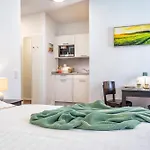 Zum Brandenburger Tor 24h Check In Apartamento *